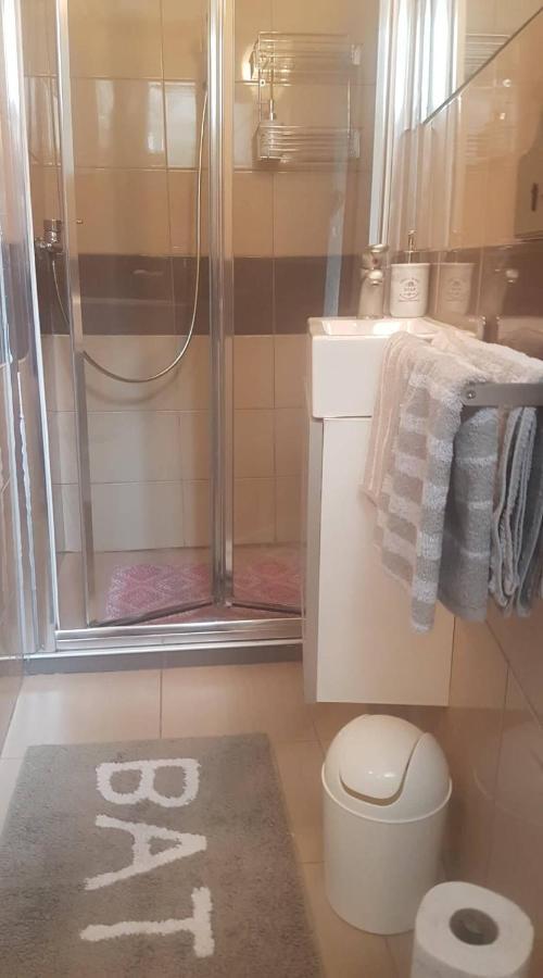 Dora Apartment