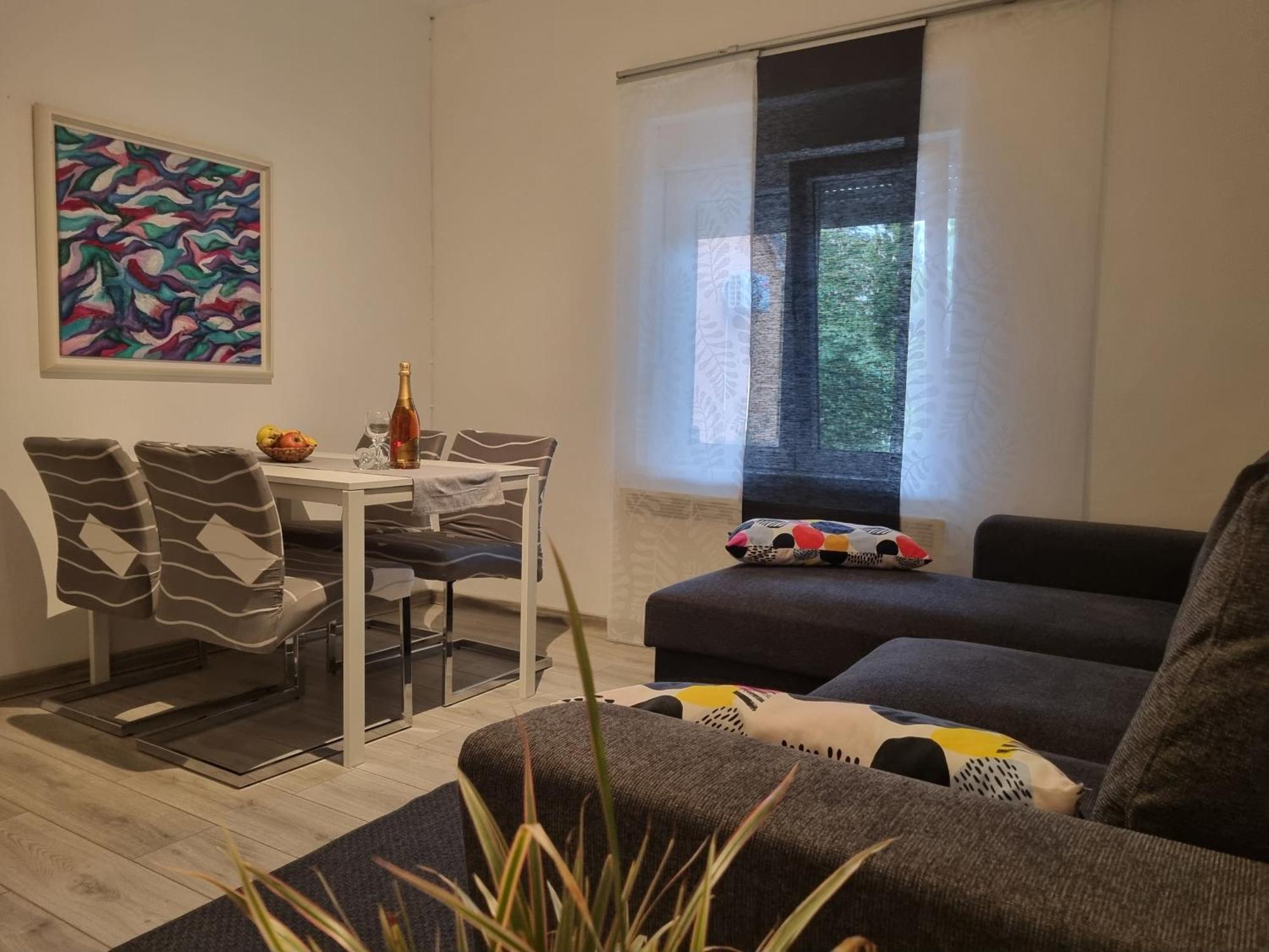 Dora Apartment *