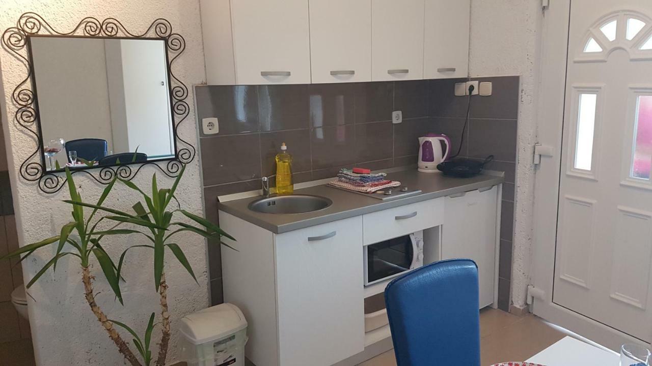Dora Apartment