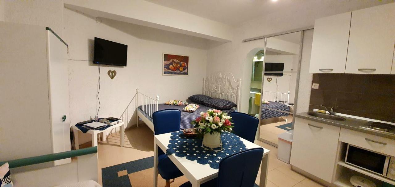 Dora Apartment