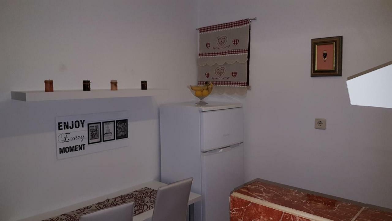 Apartment Dora *